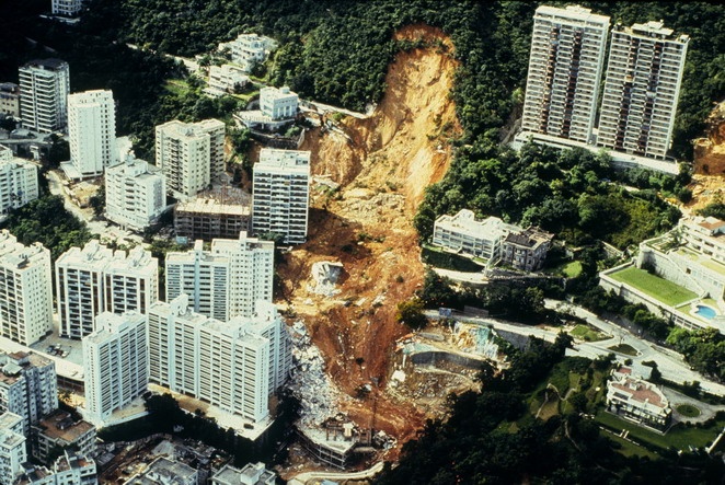 圖2 - 寶珊道山泥傾瀉