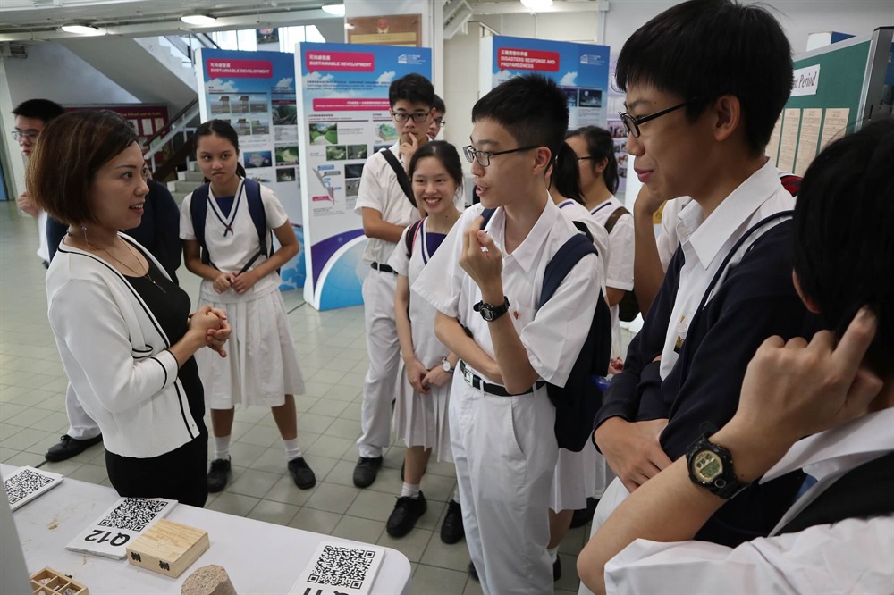 The “School Ambassador Programme” (SAP) continues to be held in primary and secondary schools in Hong Kong.  The SAP aims to enhance the students’ interests in science, technology and engineering subjects.  Our ambassadors also explained with emphasis on the natural hazards threatening Hong Kong and disaster preparedness.  Schools which had participated in the SAP from June to September 2019 include New Territories Heung Yee Kuk Yuen Long District Secondary School, the Church of Christ in China Heep Woh College, Wong Tai Sin Catholic Primary School, St. Catherine’s School for Girls (Kwun Tong) and Shau Kei Wan East Government Secondary School.