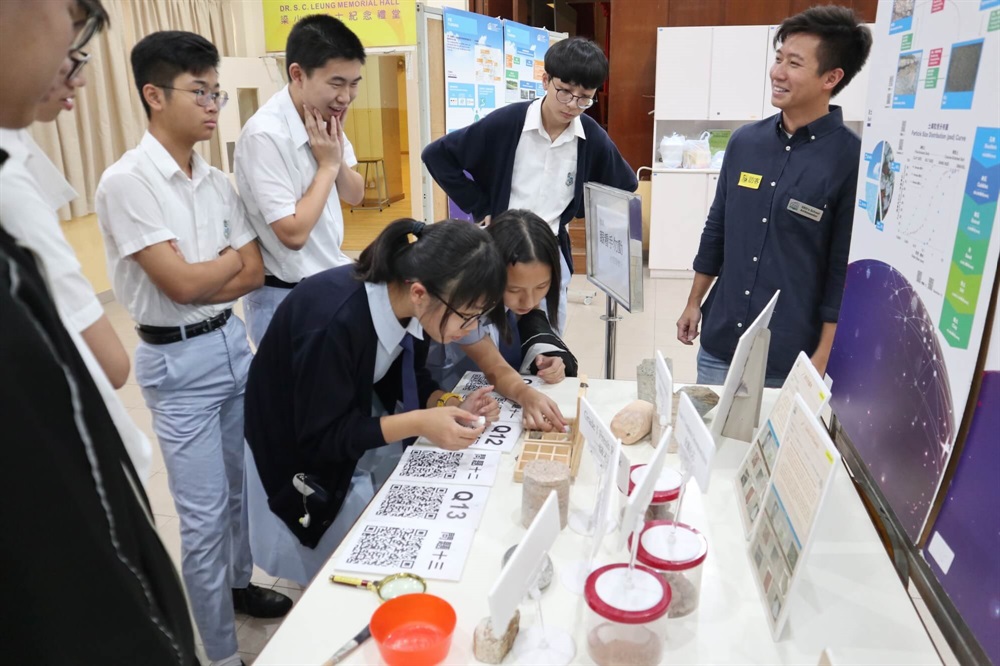 The “School Ambassador Programme” (SAP) continues to be held in primary and secondary schools in Hong Kong.  The SAP aims to enhance the students’ interests in science, technology and engineering subjects.  Our ambassadors also explained with emphasis on the natural hazards threatening Hong Kong and disaster preparedness.  Schools which had participated in the SAP from June to September 2019 include New Territories Heung Yee Kuk Yuen Long District Secondary School, the Church of Christ in China Heep Woh College, Wong Tai Sin Catholic Primary School, St. Catherine’s School for Girls (Kwun Tong) and Shau Kei Wan East Government Secondary School.