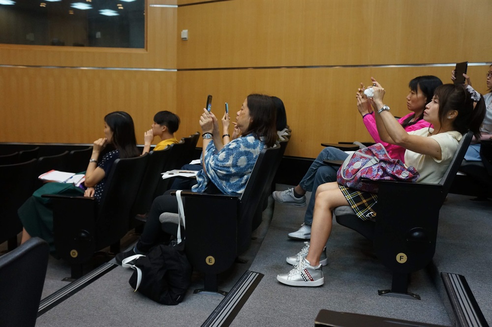 The Geotechnical Engineering Office and the Education Bureau jointly organised a seminar for secondary school geography teachers, presenting the Hong Kong geology, natural disasters and sustainable development.